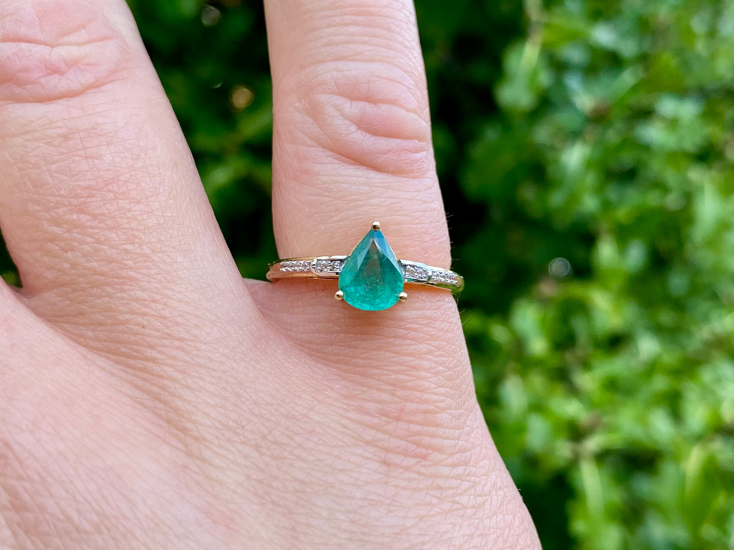 9ct Gold Emerald & Zircon Ring