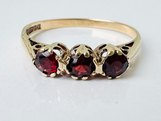 Vintage 9ct Gold Garnet Ring