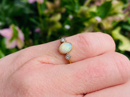 Antique 18ct Gold Opal & Diamond Ring