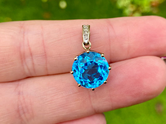 9ct Gold Topaz & Diamond Pendant