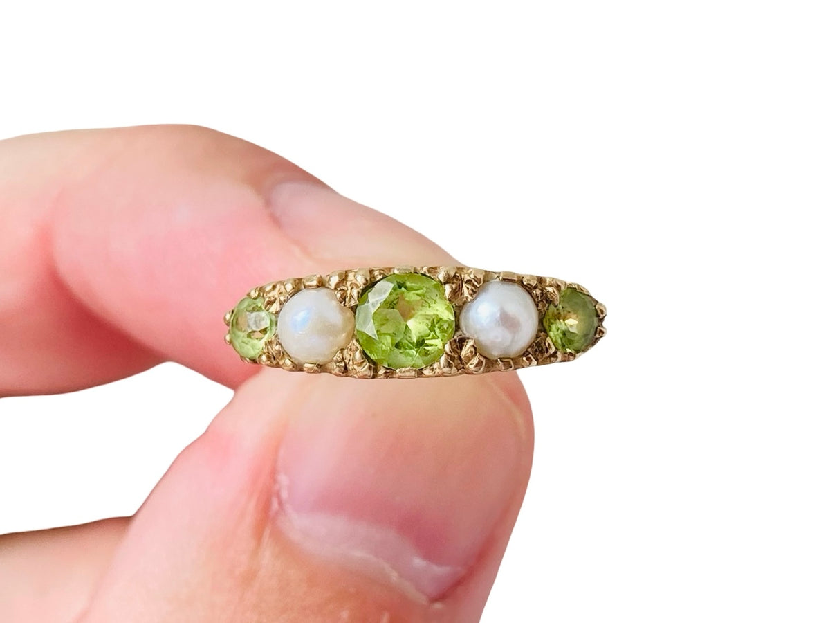 9ct Gold Peridot & Pearl Ring