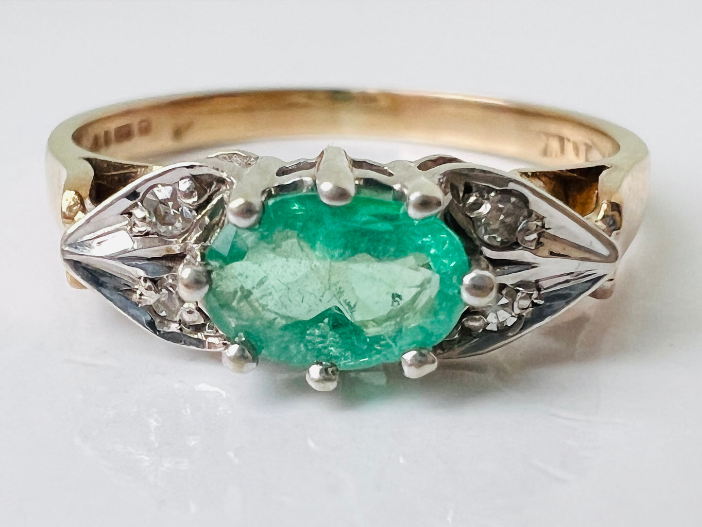 Vintage 9ct Gold Emerald & Diamond Ring