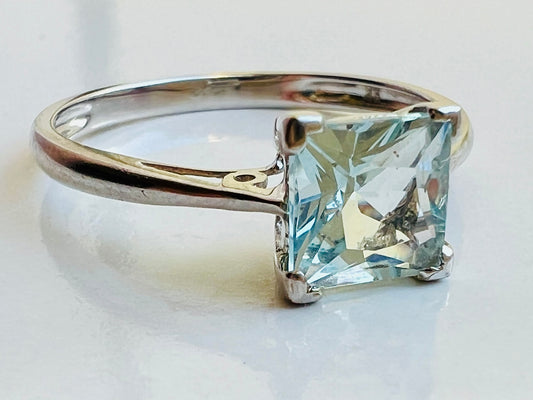 9ct Gold Aquamarine Ring
