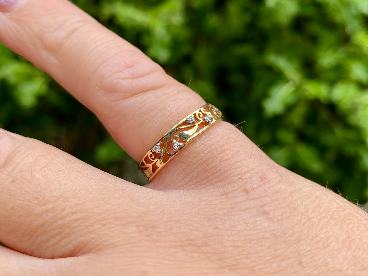 9ct Gold Diamond Ring