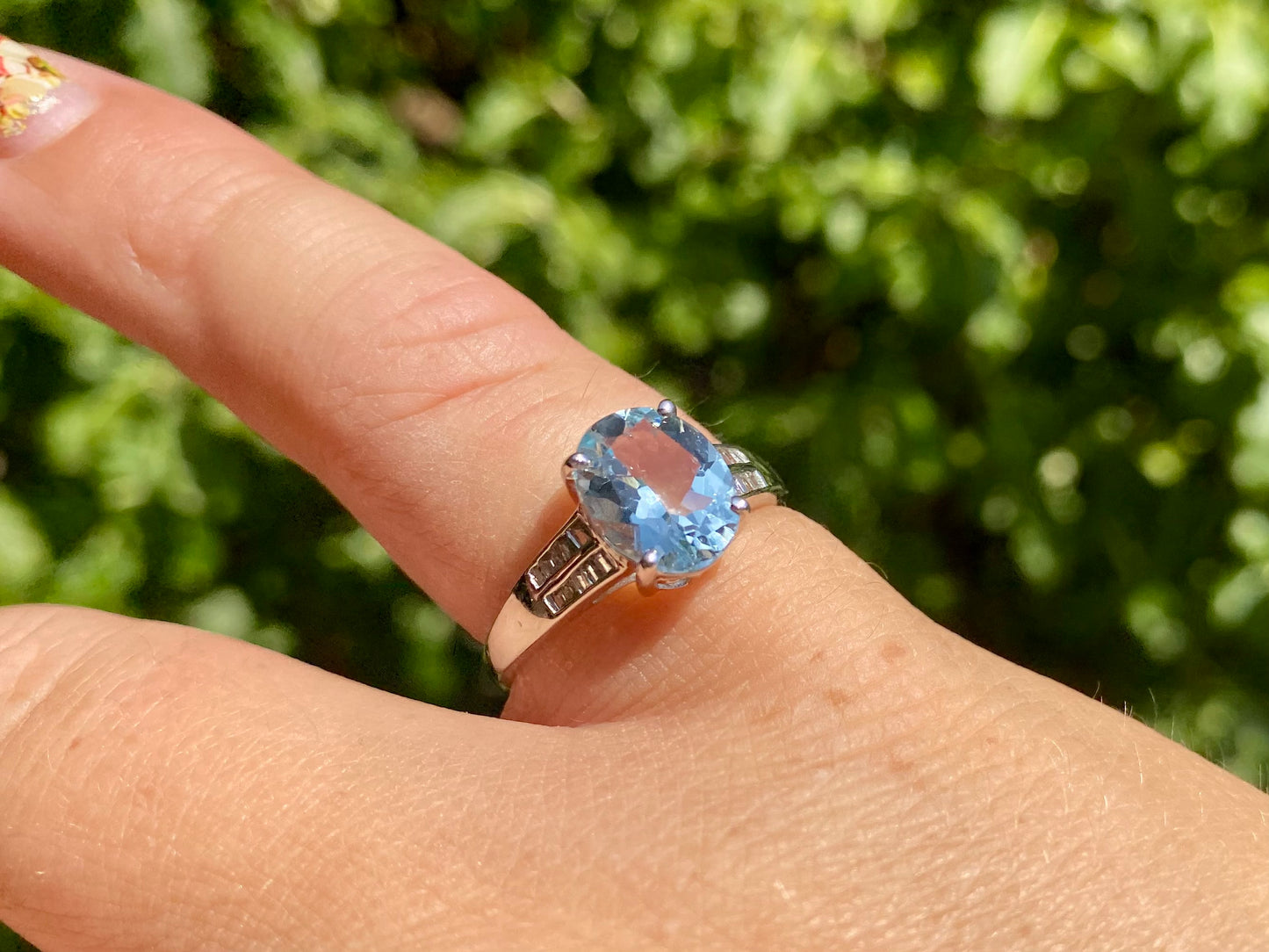 9ct Gold Aquamarine & Diamond Ring