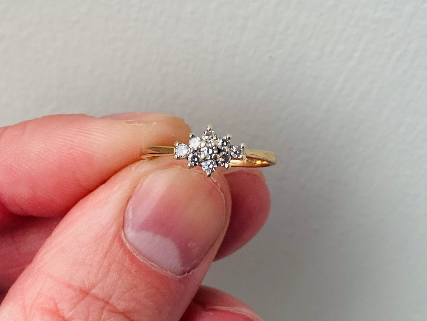 Vintage 9ct Gold Diamond Ring