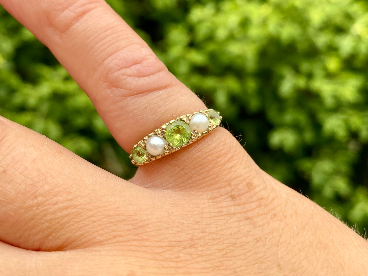 9ct Gold Peridot & Pearl Ring