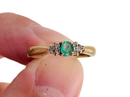 Vintage 9ct Gold Emerald & Diamond Ring