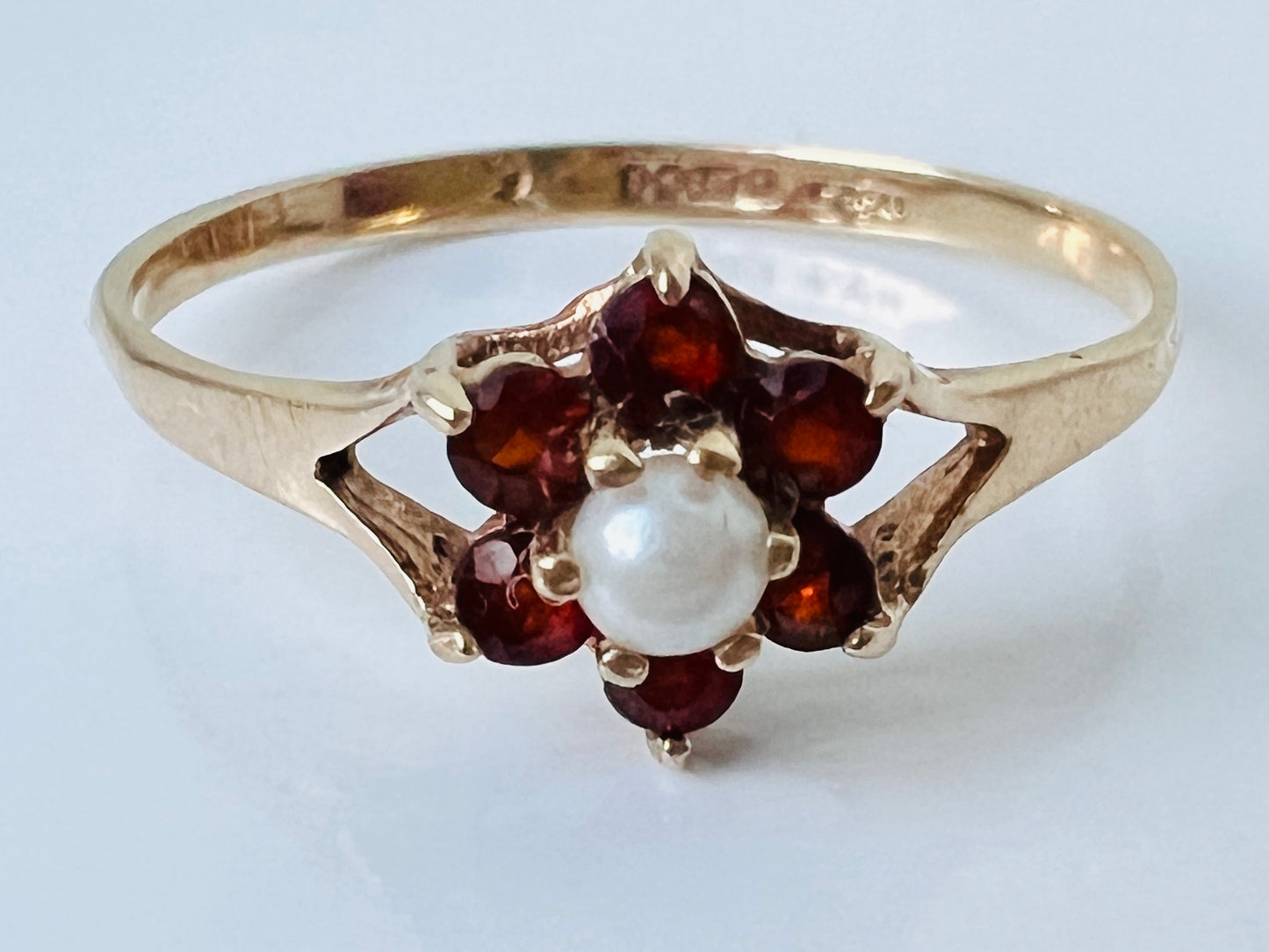 Vintage 9ct Gold Garnet & Pearl Ring