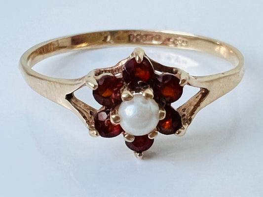 Vintage 9ct Gold Garnet & Pearl Ring
