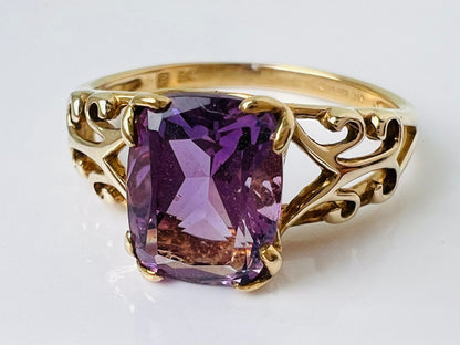 9ct Gold Amethyst Ring