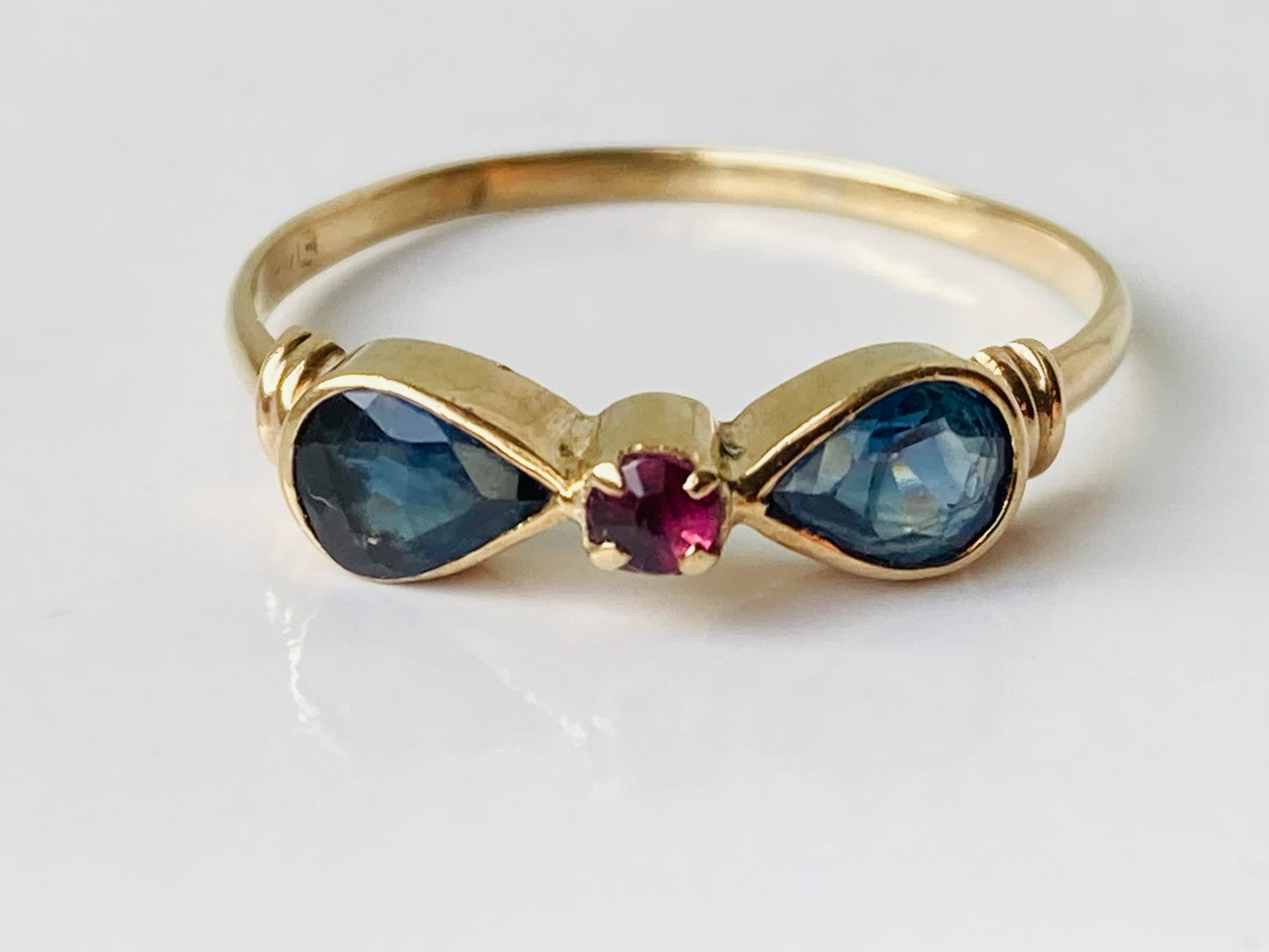 Vintage 9ct Gold Sapphire & Ruby Ring