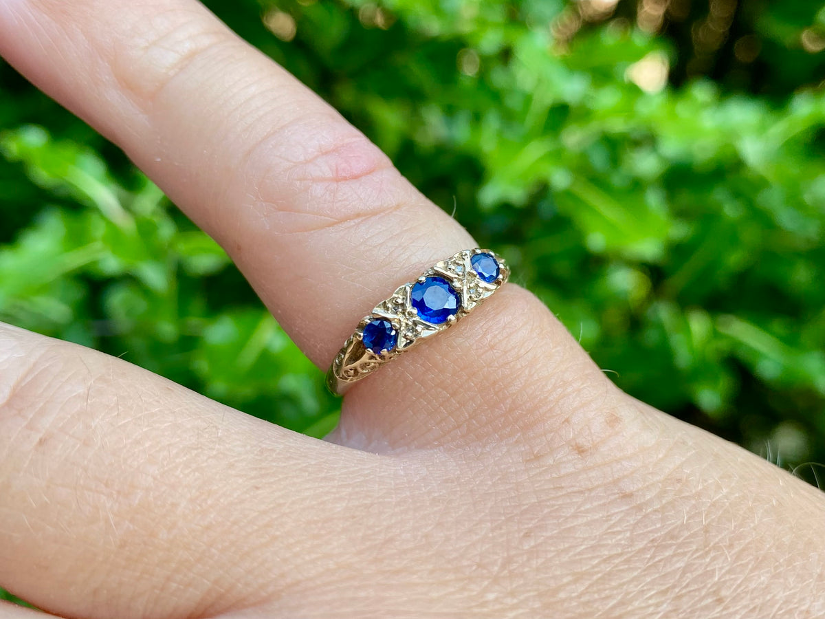 Vintage 9ct Gold Sapphire & Diamond Ring
