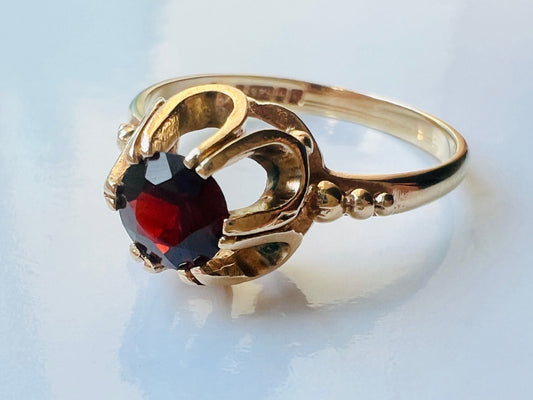 Vintage 9ct Gold Garnet Ring