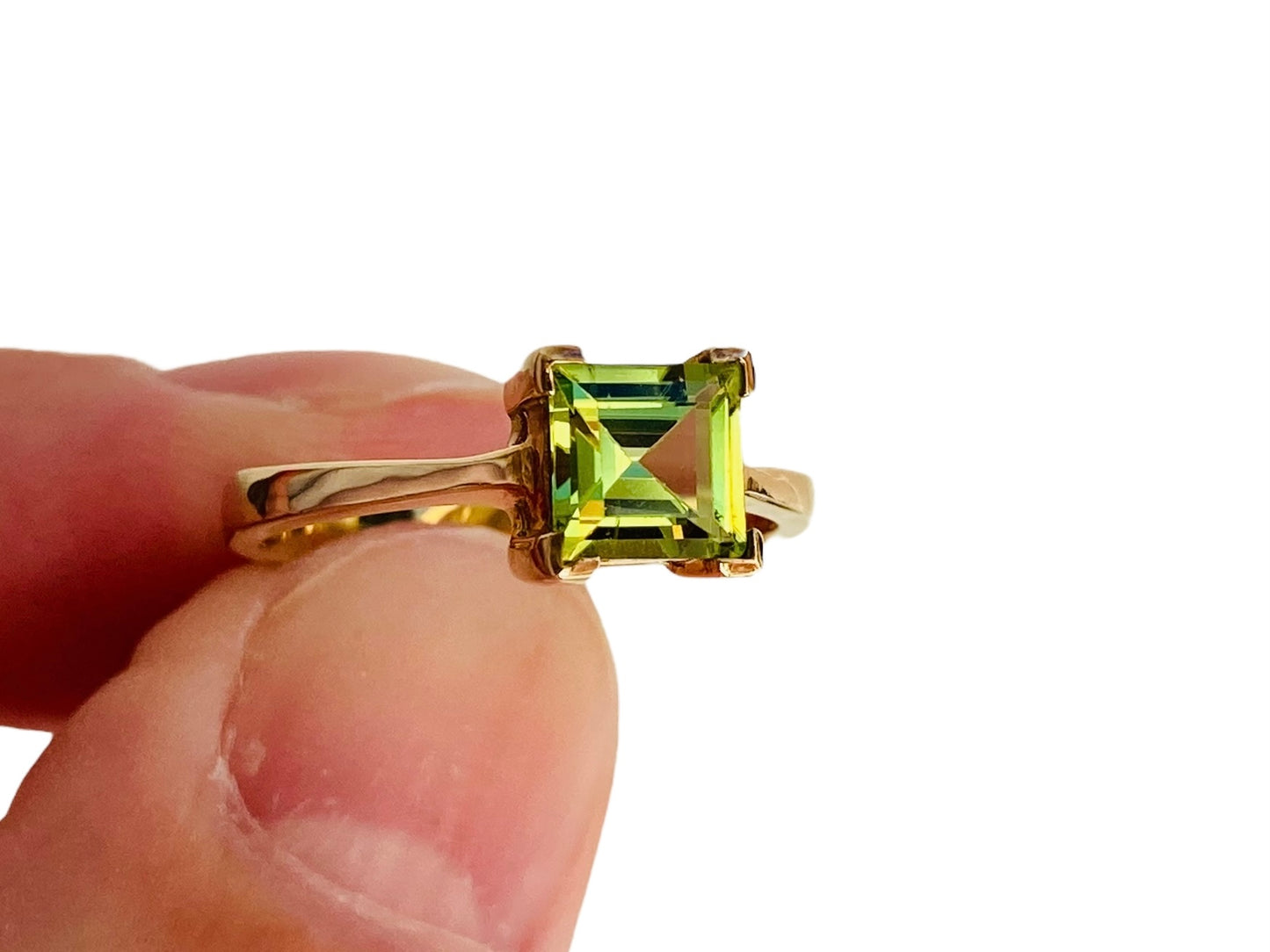 9ct Gold Peridot Ring