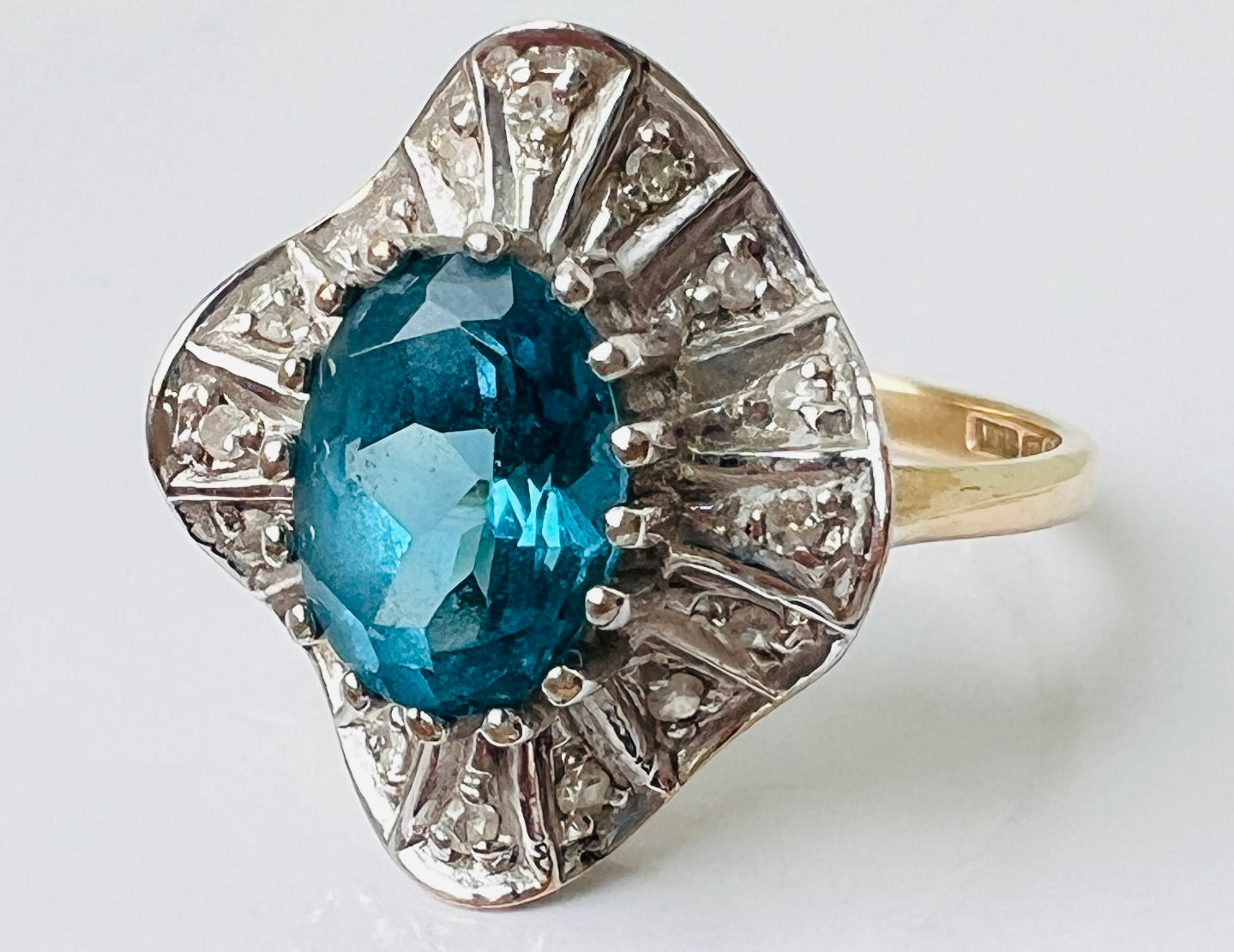 Vintage 9ct Gold Topaz & Diamond Ring