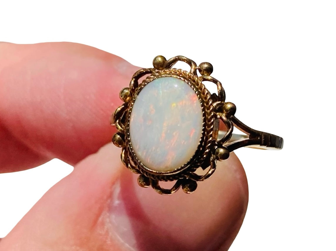 Vintage 9ct Gold Opal Ring