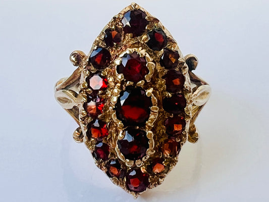 Vintage 9ct Gold Garnet Ring