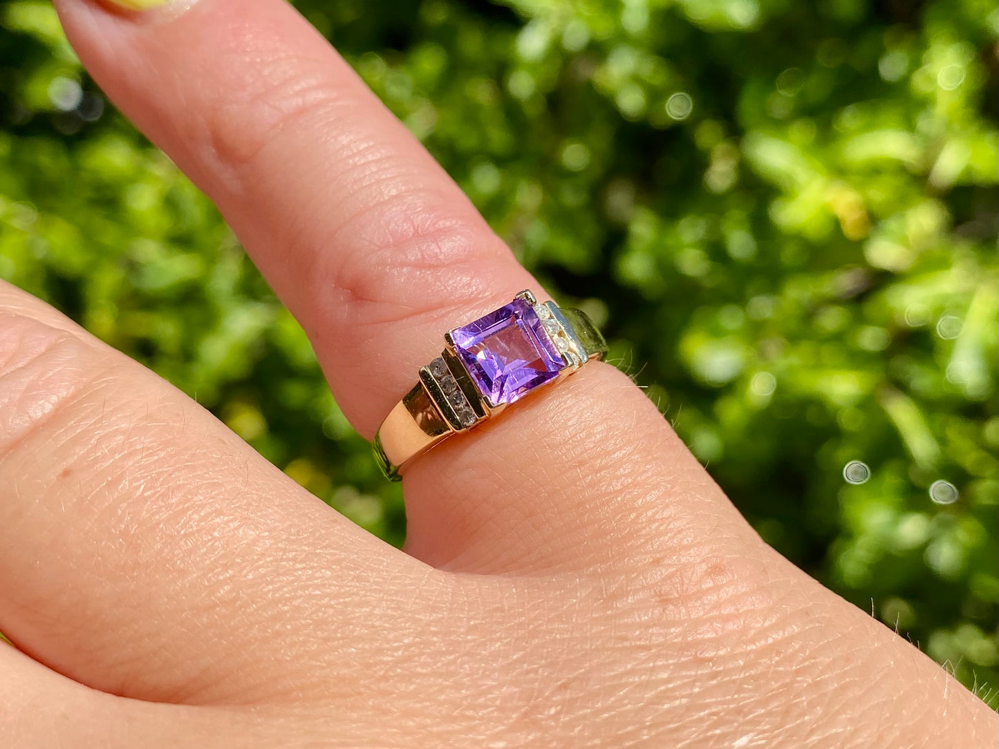9ct Gold Amethyst & Diamond Ring