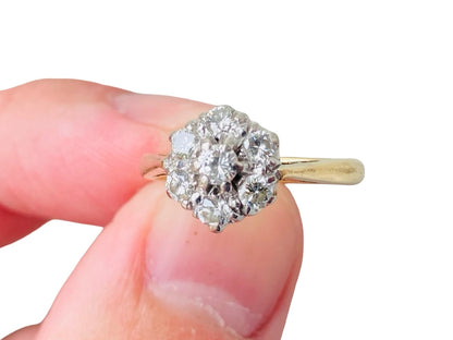 Vintage 18ct Gold Diamond Daisy Ring