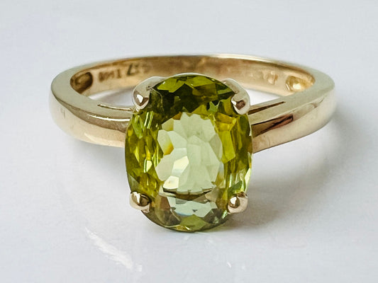 9ct Gold Peridot Ring