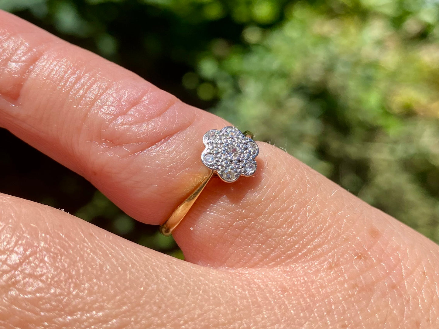 Antique 18ct Gold Diamond Daisy Ring