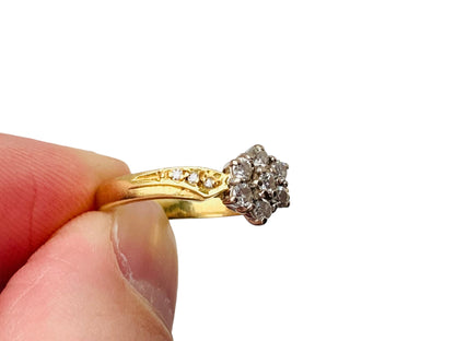 Vintage 18ct Gold Diamond Daisy Ring