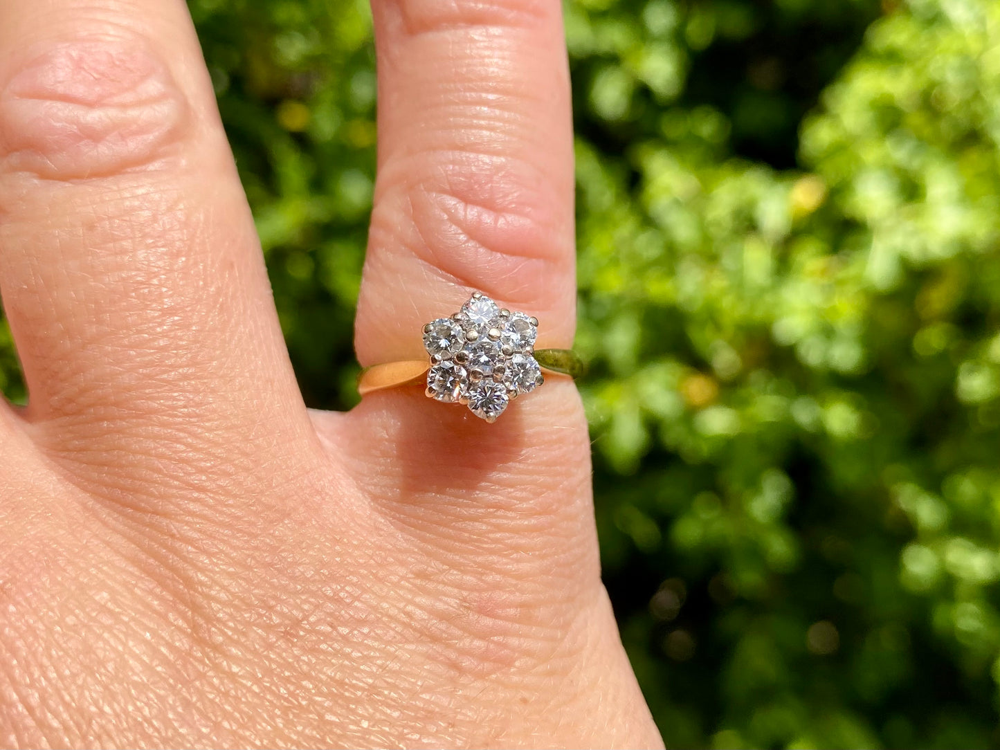 Vintage 18ct Gold 0.70ct Diamond Daisy Ring