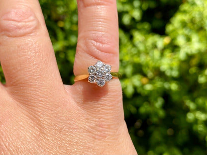 Vintage 18ct Gold 0.70ct Diamond Daisy Ring