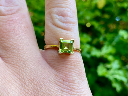 9ct Gold Peridot Ring