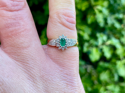 Vintage 9ct Gold Emerald & Diamond Ring