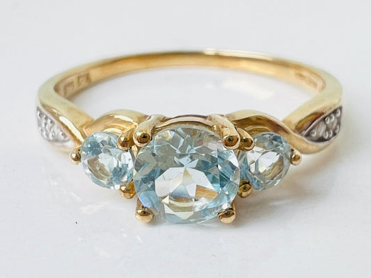 9ct Gold Aquamarine & Diamond Ring