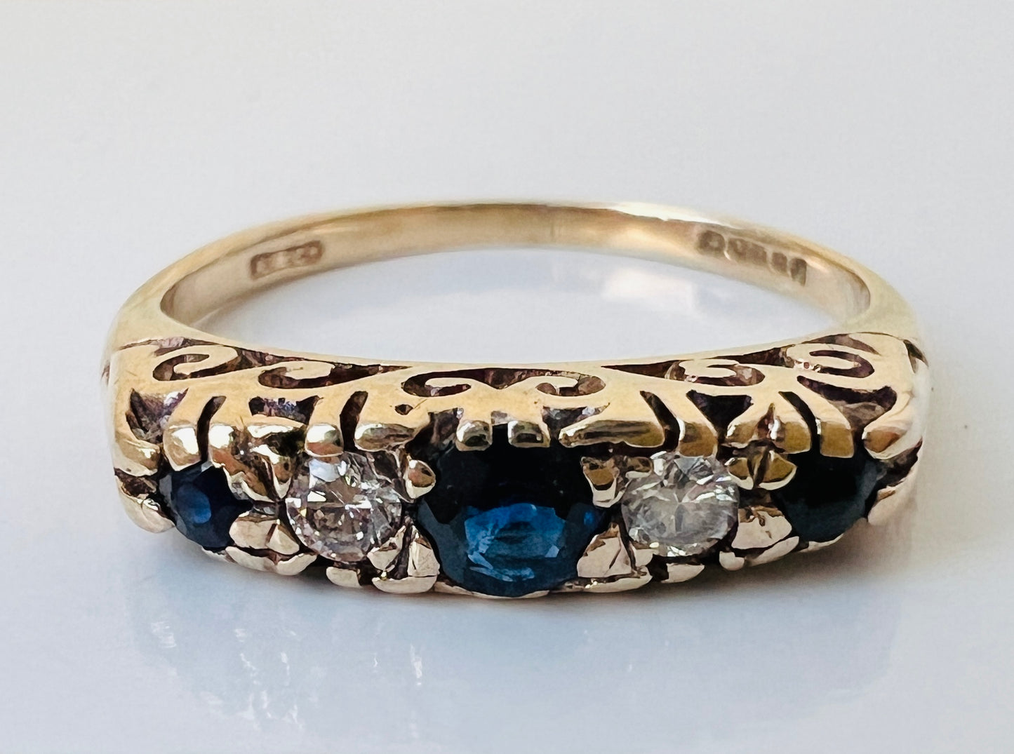 Vintage 9ct Gold Sapphire & Diamond Ring