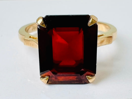 Vintage 9ct Gold Garnet Ring