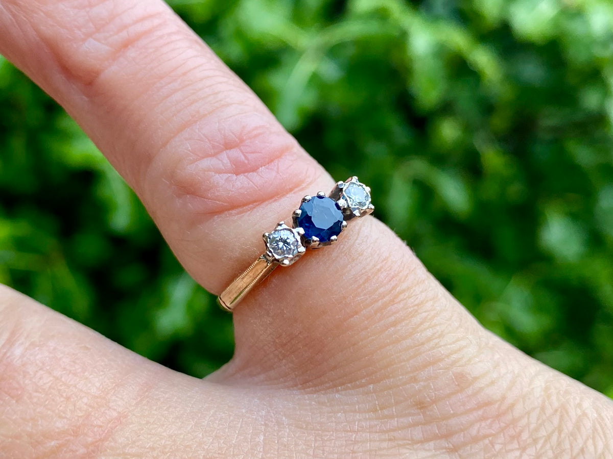Vintage 9ct Gold Sapphire & Diamond Trilogy Ring