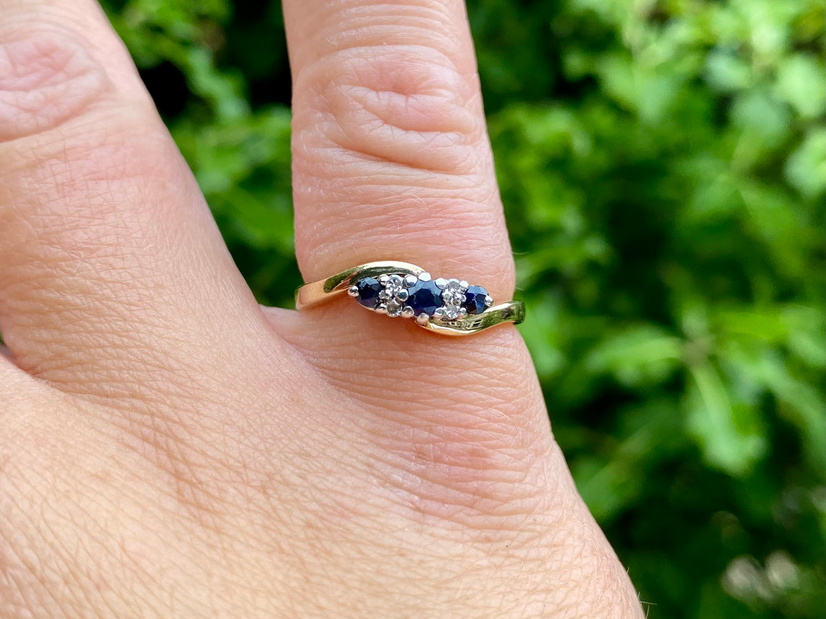 Vintage 9ct Gold Sapphire & Diamond Ring