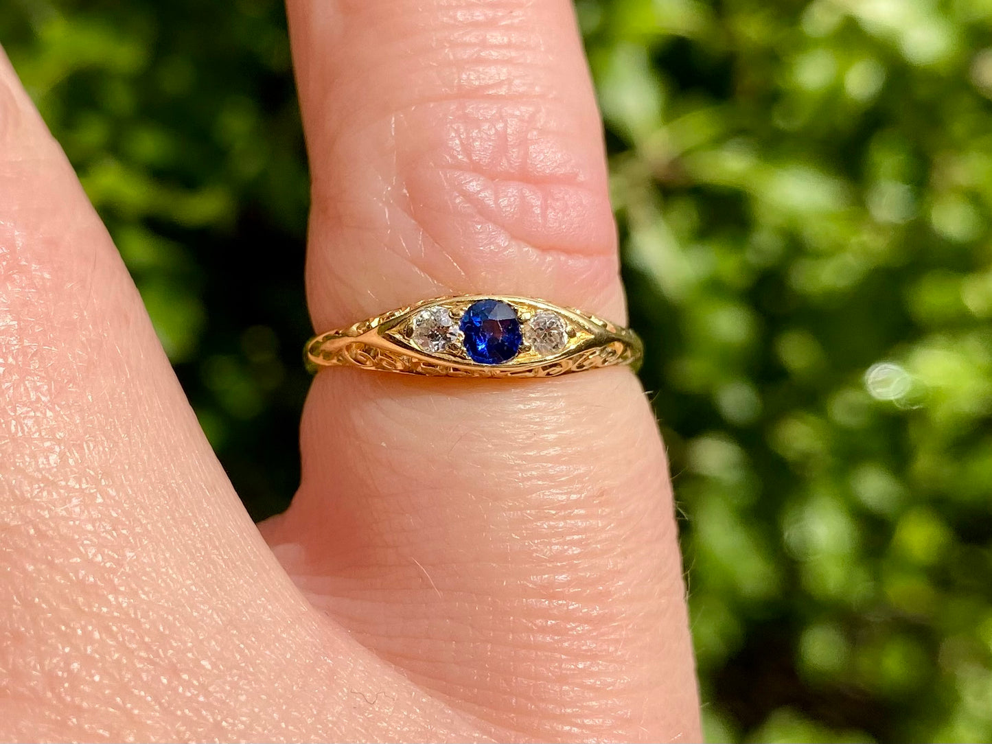 Antique 18ct Gold Sapphire & Diamond Ring
