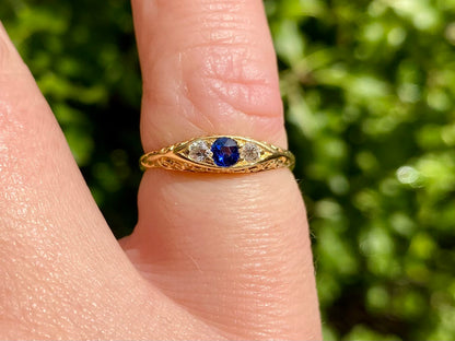 Antique 18ct Gold Sapphire & Diamond Ring