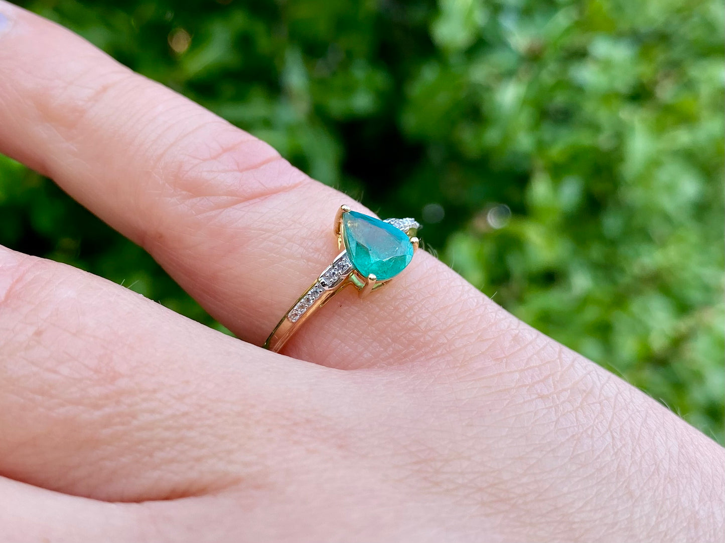 9ct Gold Emerald & Zircon Ring