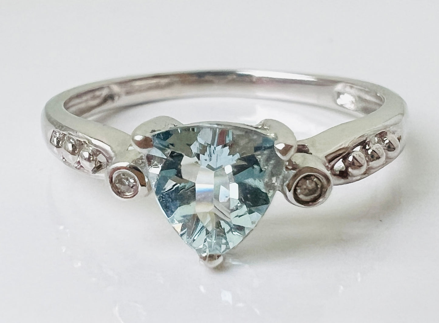 9ct Gold Aquamarine & Diamond Ring