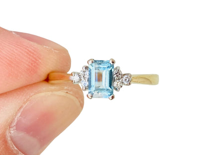 18ct Gold Aquamarine Diamond Ring