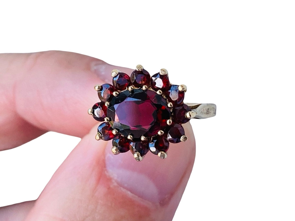 9ct Gold Garnet Ring