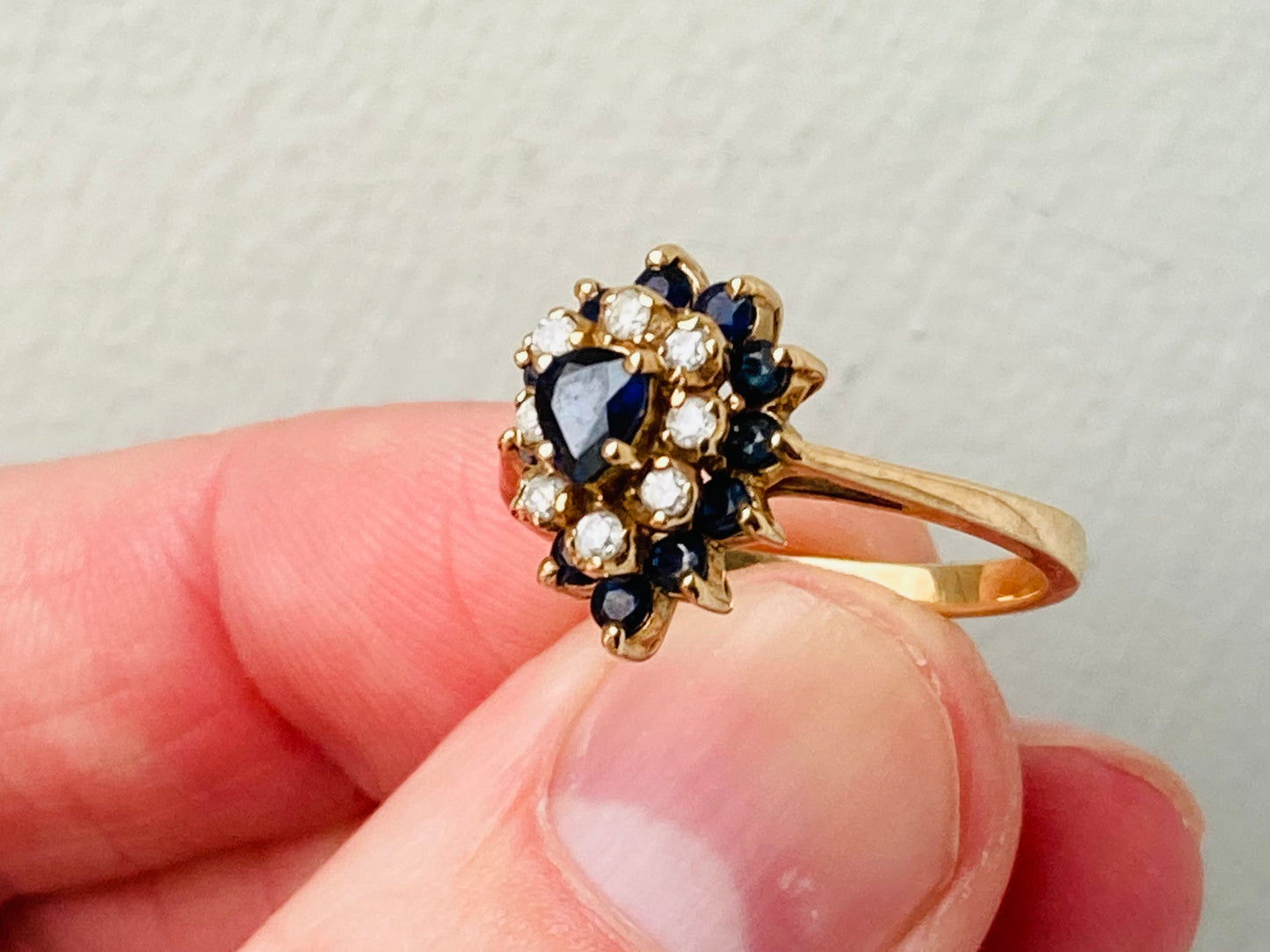 Vintage 9ct Gold Sapphire & Diamond Ring