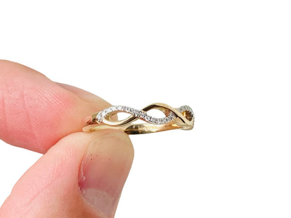 9ct Gold Diamond Ring