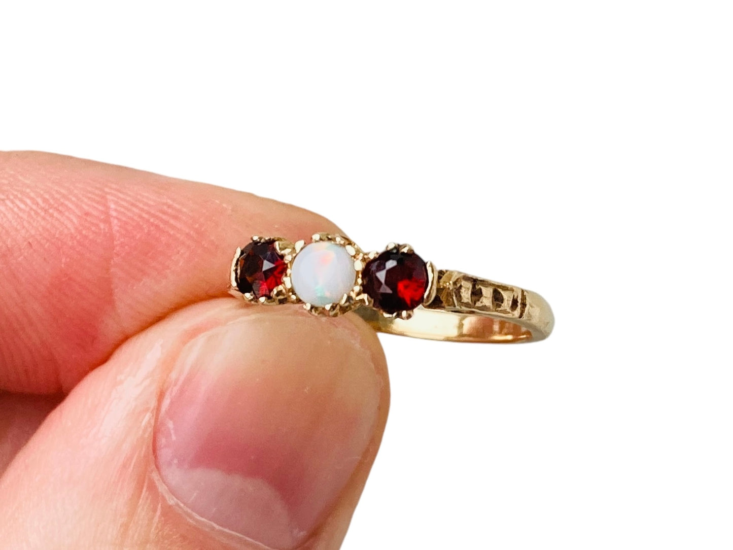 Vintage 9ct Gold Opal & Garnet Ring