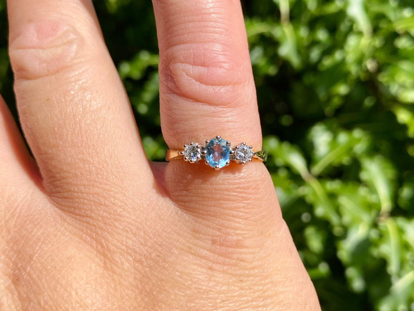 Vintage 18ct Gold Aquamarine Diamond Ring