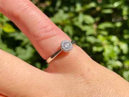 18ct Gold Kissing Diamond Ring