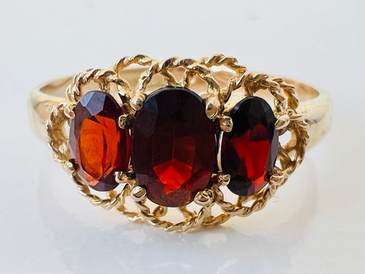 9ct Gold Garnet Ring