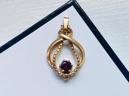 9ct Gold Garnet Pendant