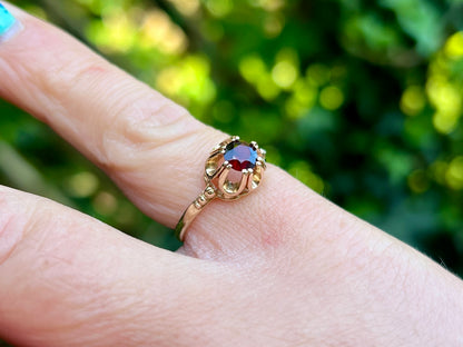 Vintage 9ct Gold Garnet Ring